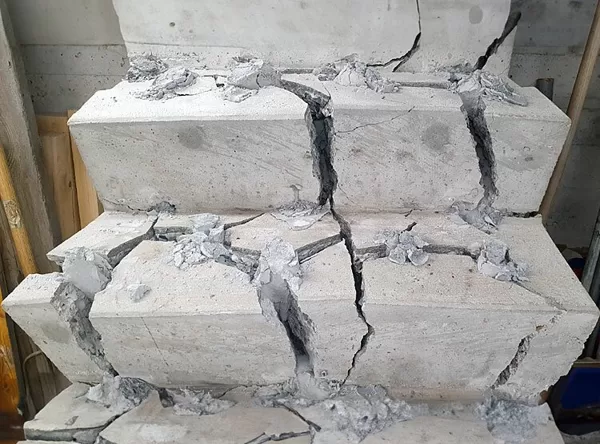 Demolition_of_Concrete_Stairs_BETONAMIT