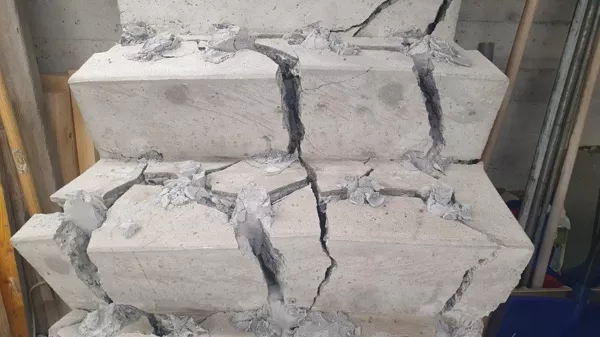 Demolition_of_Concrete_Stairs_BETONAMIT